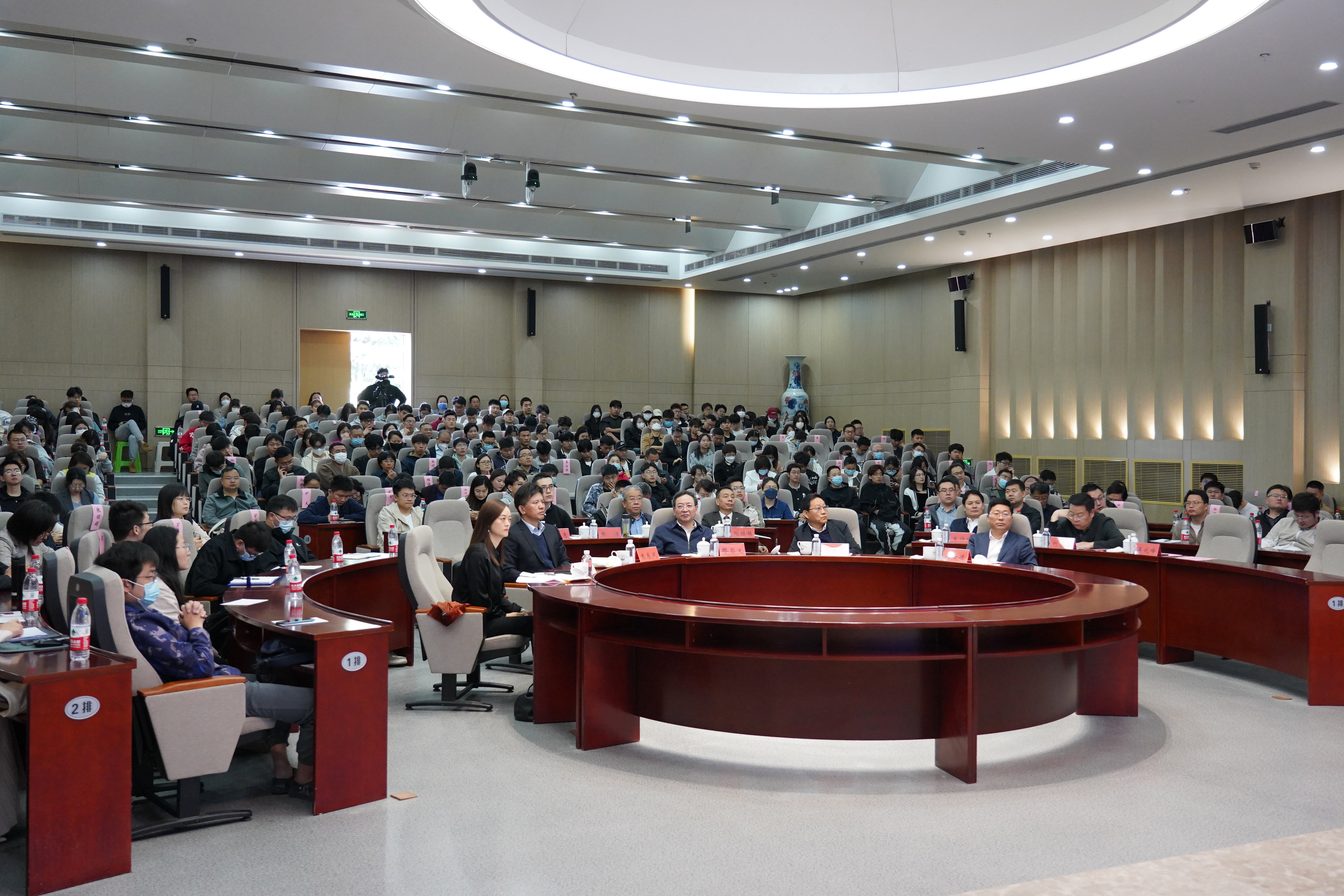 绿色建筑与建筑文化高峰论坛在江苏建院举办，建筑业发展新机遇引热议